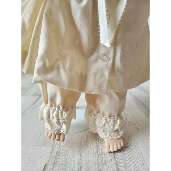 Beautiful Buttercup Little dreamer porcelain doll Georgetown collection - Picture 2 of 14